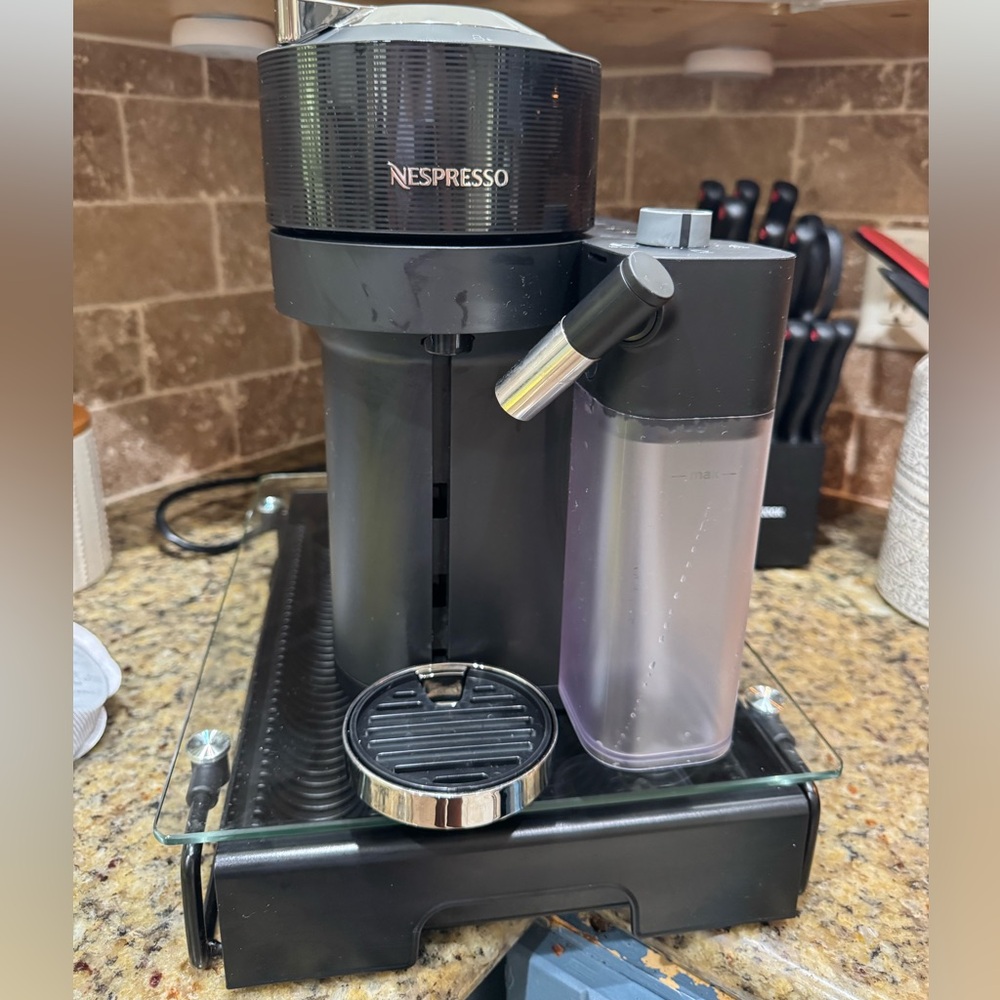 Nespresso lattissima Matte black and glossy